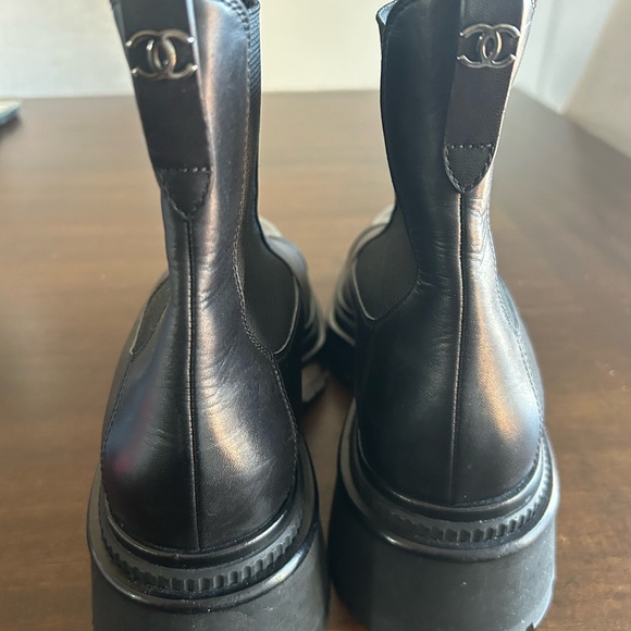 CHANEL Black Leather Ankle Boots size IT 41 - Picture 4 of 6